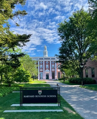 美國留學(xué)|美政府拿哈佛開刀，哈佛大學(xué)被迫放棄國際學(xué)生……